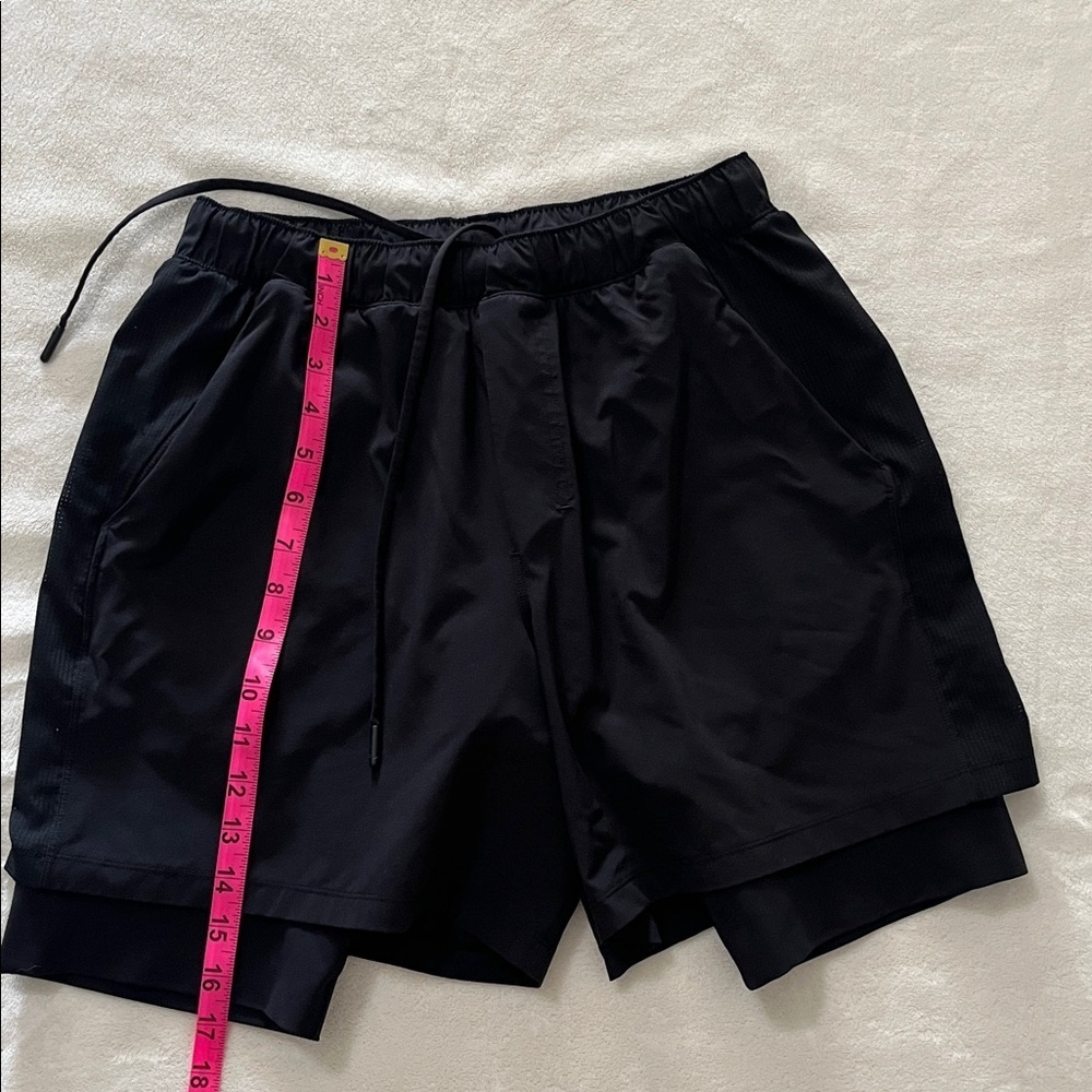 lululemon athletica Men's Black Athletic Shorts - Picture 4 of 7